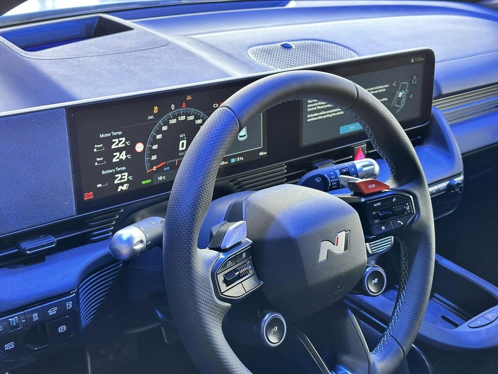 Hyundai Ioniq 5 N 2024 có 2 màn hình cỡ lớn