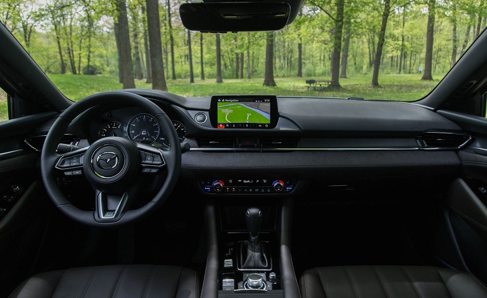 Vì lý do an toàn nên mặt táp-lô ô tô thường có màu tối Vì lý do an toàn nên mặt táp-lô ô tô thường có màu tối