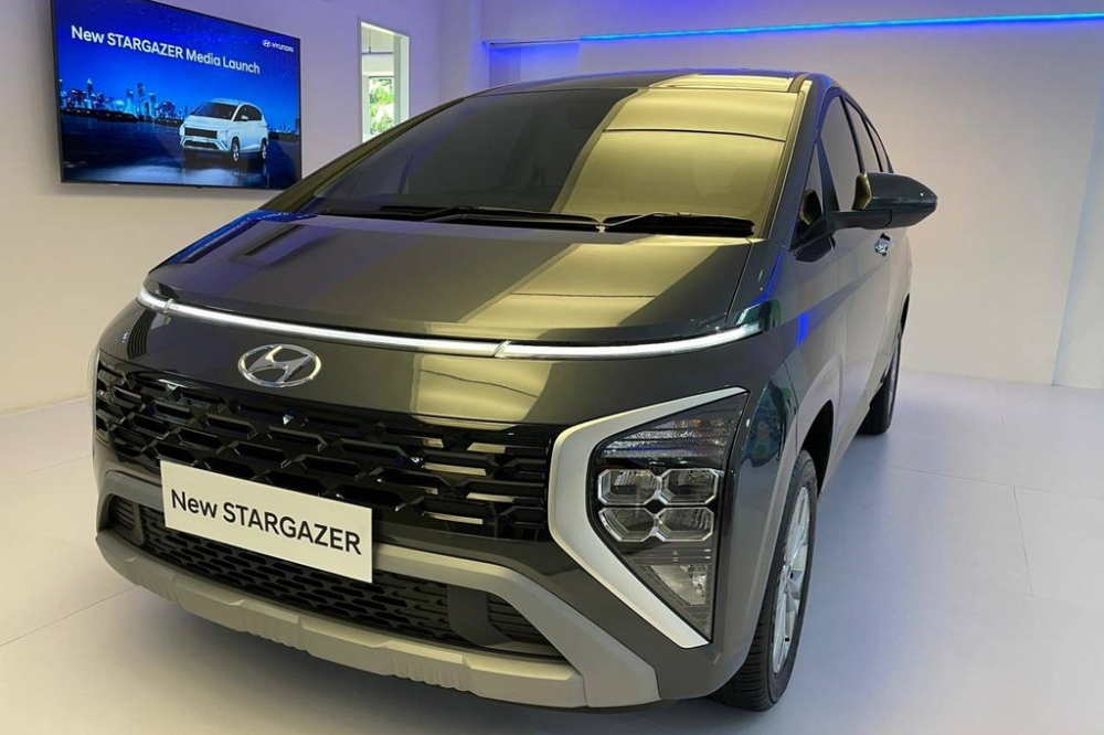 Ra mắt Hyundai Stargazer 2023, thêm phiên bản Essential mới