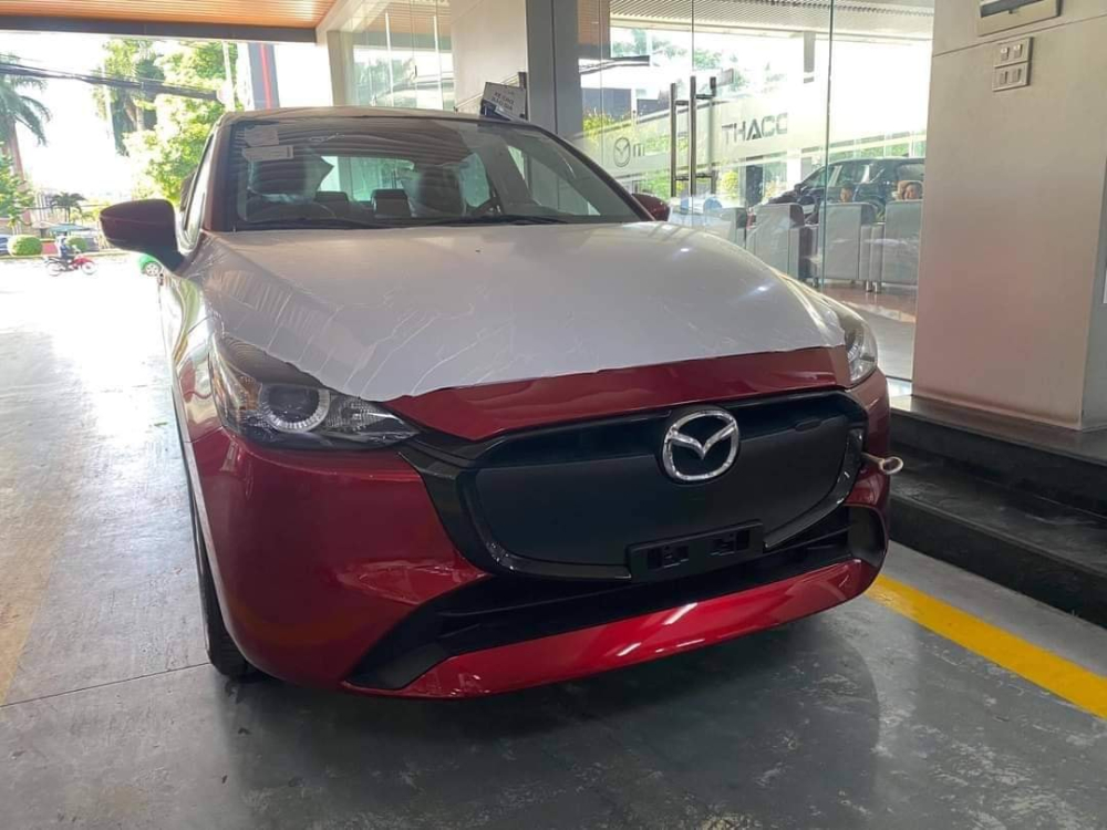 Mazda2 phiên bản mới bất ngờ xuất hiện tại đại lý ở Việt Nam