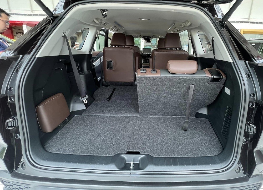 Hàng ghế sau của Toyota Innova 2024 có thể gập phẳng xuống sàn