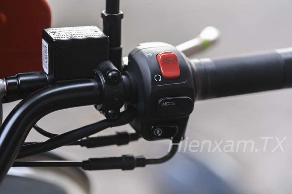 Trên tay lái của Vespa GTV300 Trên tay lái của Vespa GTV300