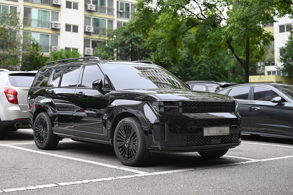 Hyundai Santa Fe 2024 màu đen bóng Hyundai Santa Fe 2024 màu đen bóng