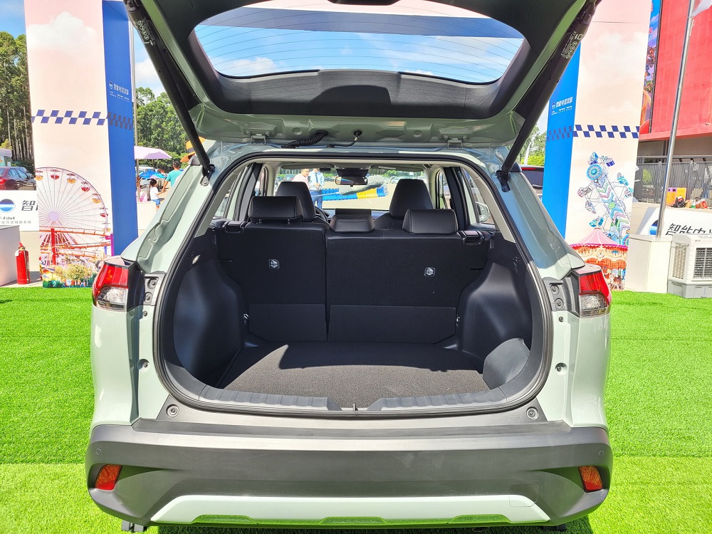 Khoang hành lý có thể tích 427 lít của  Toyota Corolla Cross Hybrid 2024 ở thị trường Trung Quốc