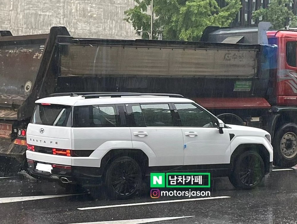 Hyundai Santa Fe 2024 có vẻ đã tăng mạnh về kích thước Hyundai Santa Fe 2024 có vẻ đã tăng mạnh về kích thước