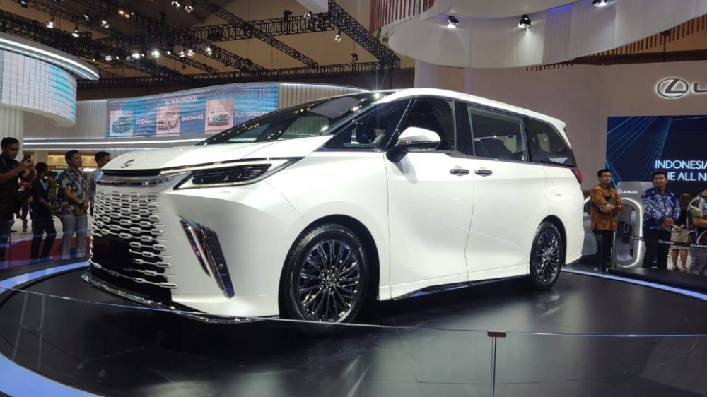 MPV hạng sang Lexus LM 2024 cập bến Đông Nam Á cùng người anh em Toyota Alphard mới