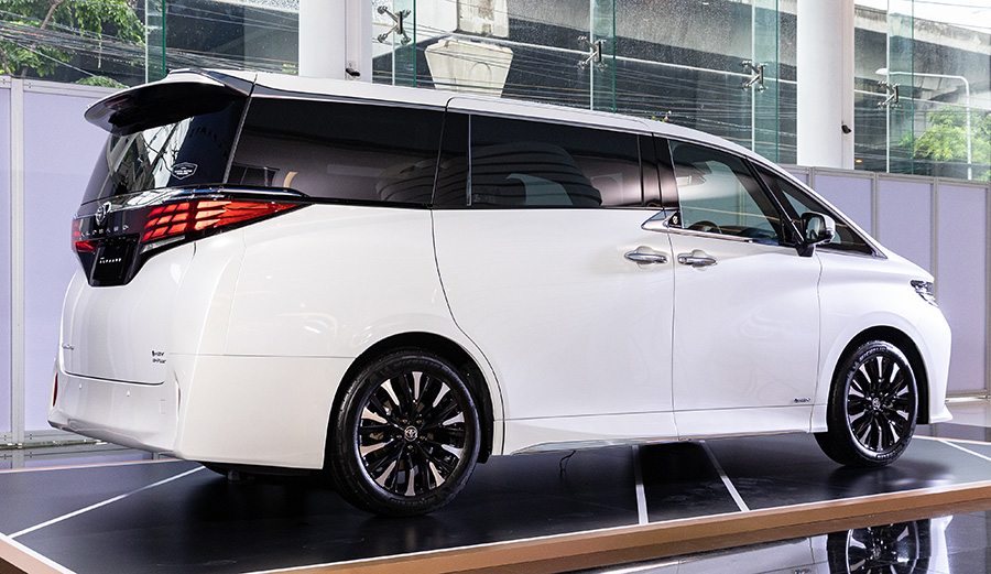 Toyota Alphard 2024 bản cao cấp 2.5 HEV Luxury E-Four 