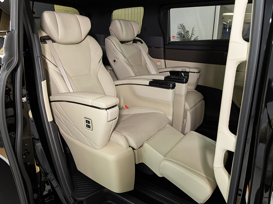 2 ghế thương gia của Toyota Alphard 2024 bản tiêu chuẩn