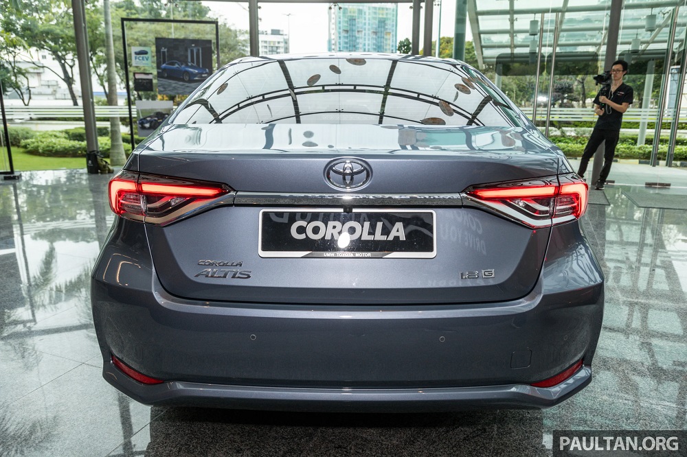 Toyota Corolla Altis 2023 có thêm màu xám mới