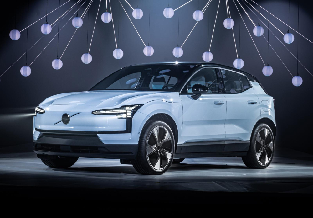 Ô tô điện hạng sang Volvo EX30 2024 chính thức ra mắt Đông Nam Á, giá từ 1,07 tỷ đồng