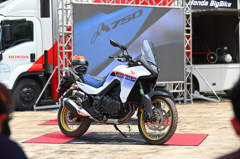 Honda Việt Nam lần đầu giới thiệu mẫu xe phân khối lớn Transalp Honda Việt Nam lần đầu giới thiệu mẫu xe phân khối lớn Transalp