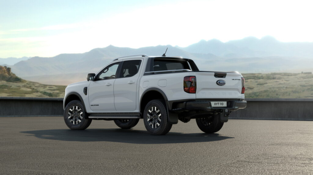 Ford Ranger PHEV 2025 là xe bán tải có thể chạy 45 km mà không cần xăng