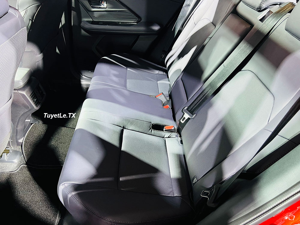Hàng ghế sau của Toyota Yaris Cross khá rộng rãi Hàng ghế sau của Toyota Yaris Cross khá rộng rãi
