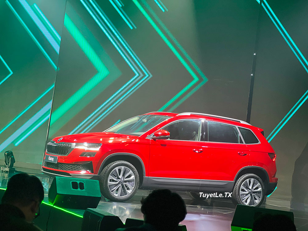 Skoda Karoq - SUV cỡ B+ nhưng giá như SUV cỡ C - chính thức trình làng tại Việt Nam, đối thủ mới của Toyota Corolla Cross