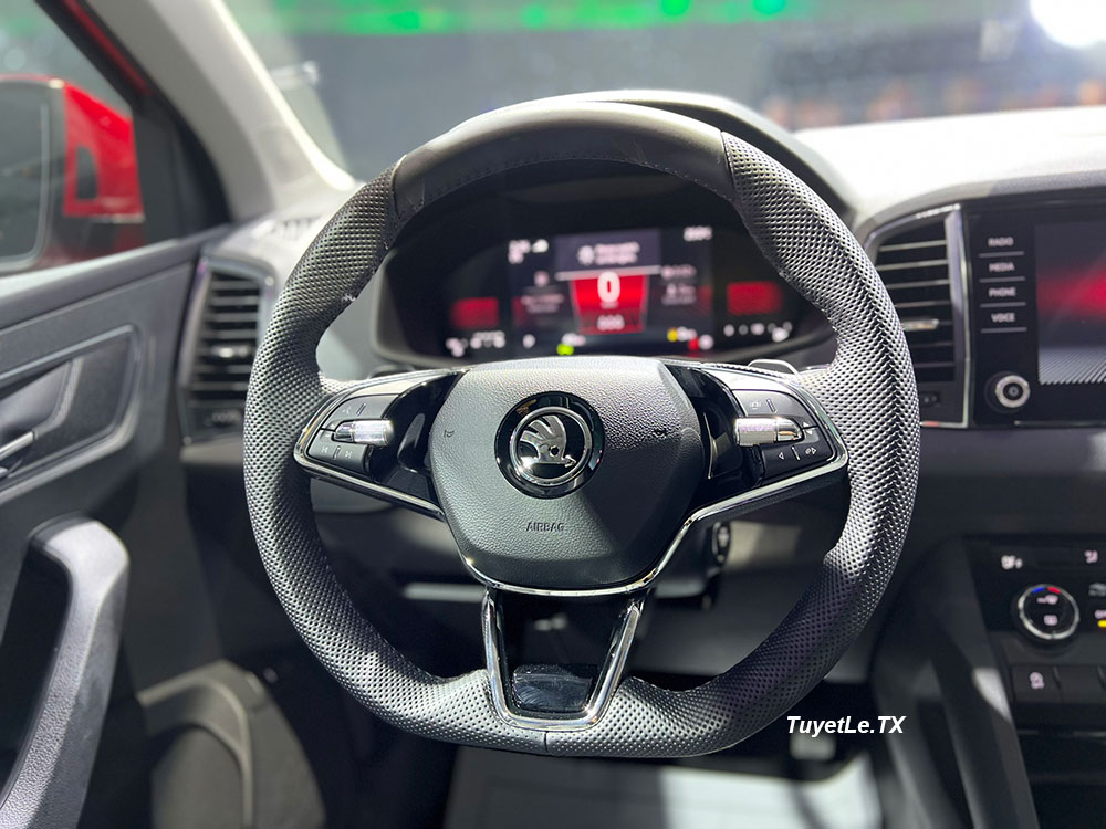 Vô lăng vát đáy thể thao của Skoda Karoq Vô lăng vát đáy thể thao của Skoda Karoq