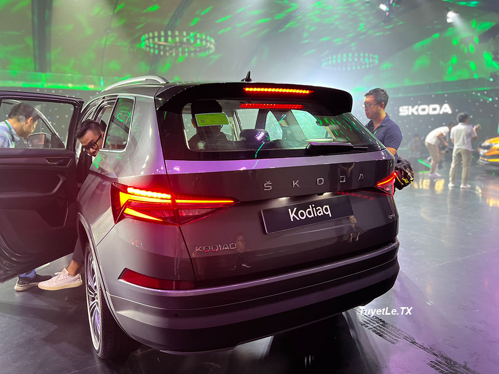 Skoda Kodiaq nhìn từ phía sau Skoda Kodiaq nhìn từ phía sau