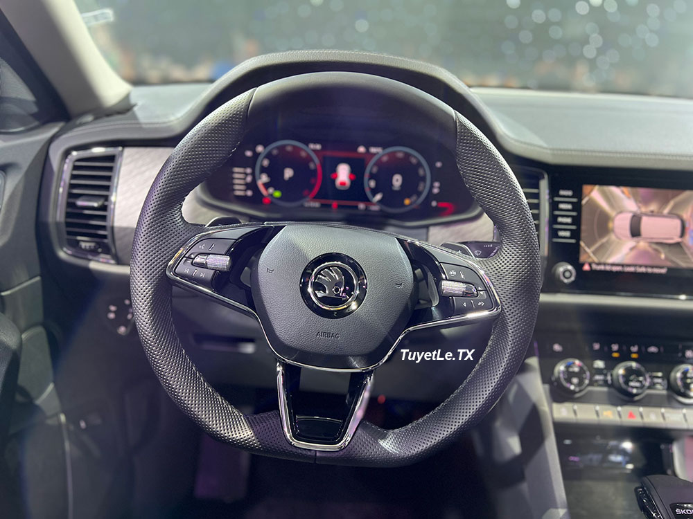 Vô lăng vát đáy thể thao của Skoda Kodiaq Vô lăng vát đáy thể thao của Skoda Kodiaq