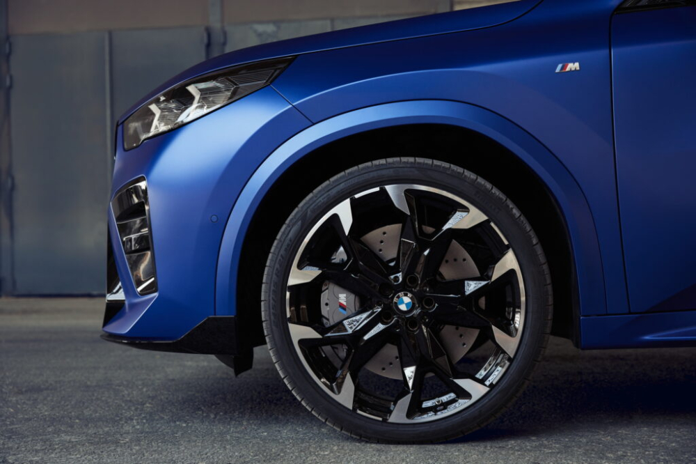BMW X2 2024 trình làng với đầu xe như X5, đuôi xe như X6, dùng động cơ 4 xi-lanh "nhỏ mà có võ"