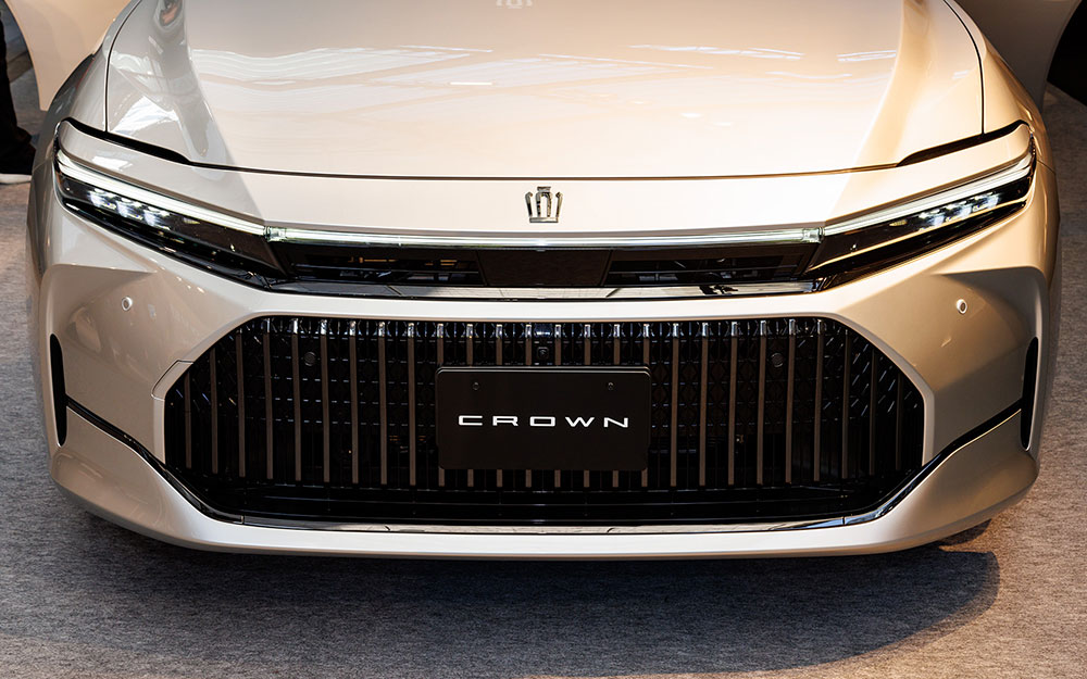 Cận cảnh đầu xe của Toyota Crown Sedan 2024