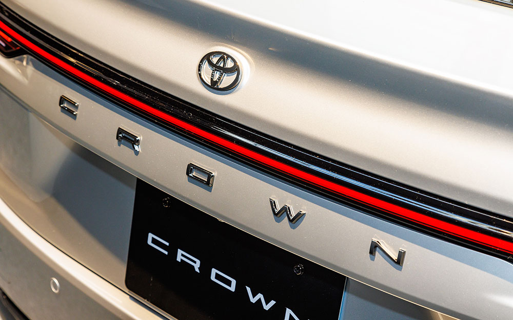 Logo của Toyota Crown Sedan 2024