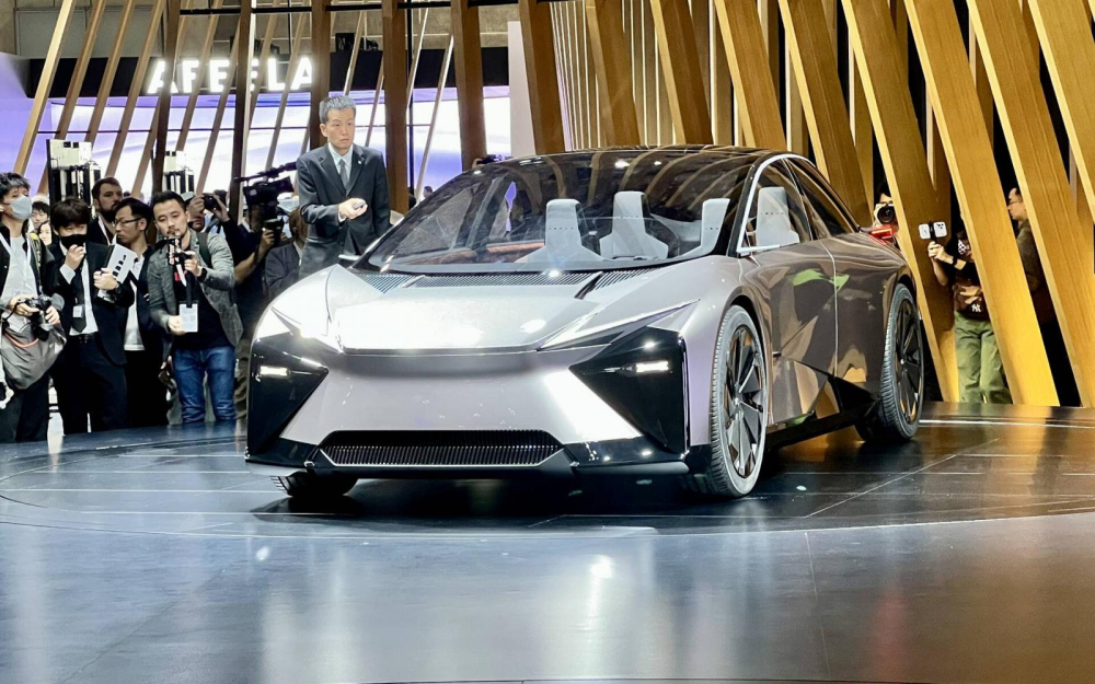 Vén màn SUV điện hạng sang Lexus LF-ZC, phả hơi nóng lên BMW i4 và Tesla Model 3 Vén màn SUV điện hạng sang Lexus LF-ZC, phả hơi nóng lên BMW i4 và Tesla Model 3