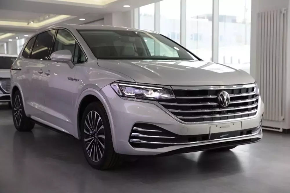 Đại lý Việt Nam nhận cọc Volkswagen Viloran - đối thủ mới dành cho Kia Carnival