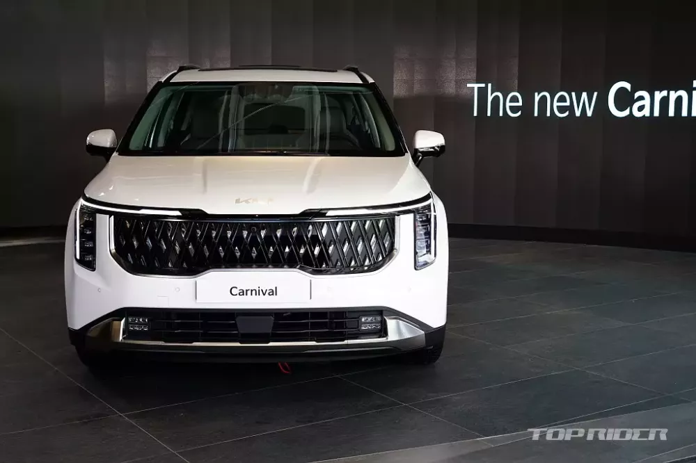 Cận cảnh đầu xe của Kia Carnival 2024 Cận cảnh đầu xe của Kia Carnival 2024