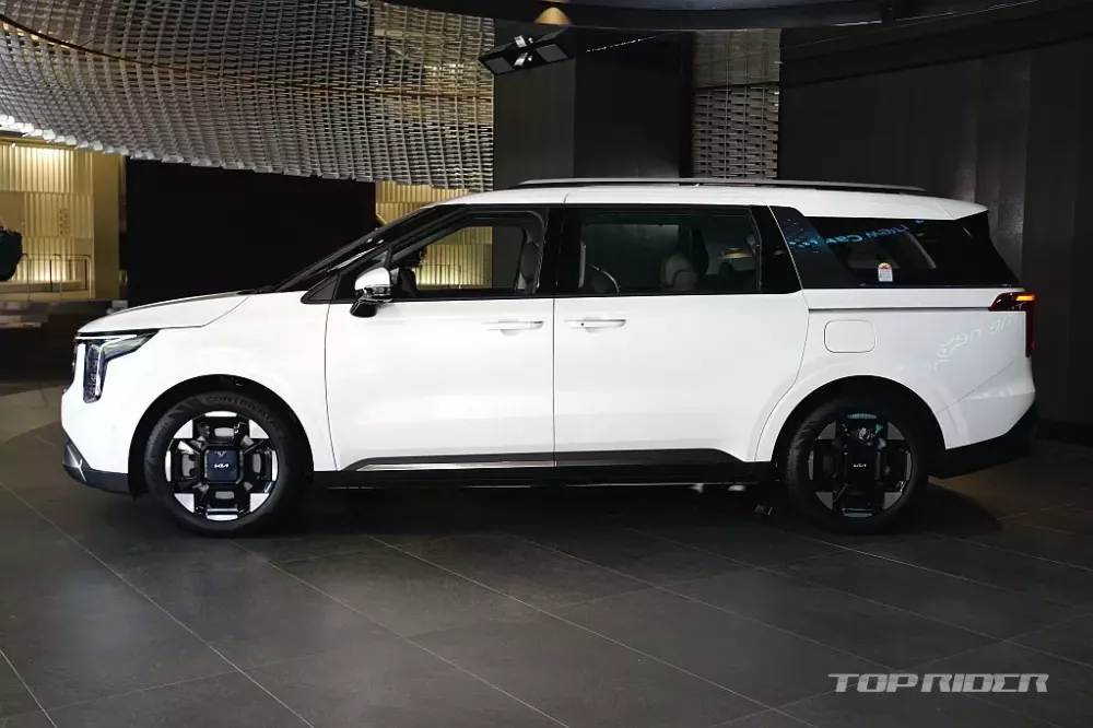 Kia Carnival 2024 nhìn bên sườn Kia Carnival 2024 nhìn bên sườn