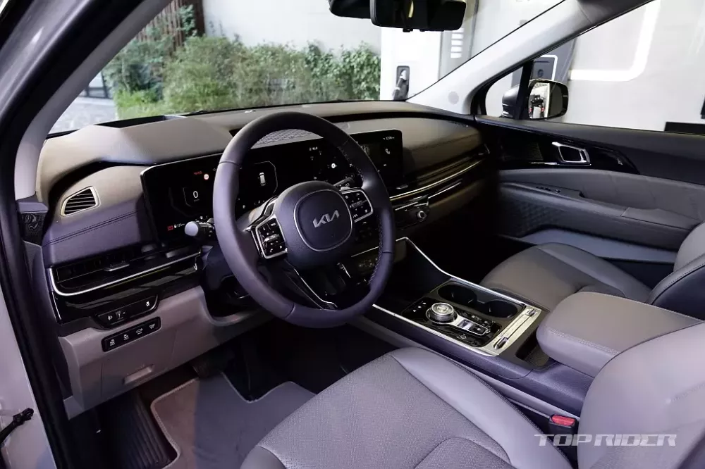Kia Carnival 2024 có màn hình cong mới Kia Carnival 2024 có màn hình cong mới