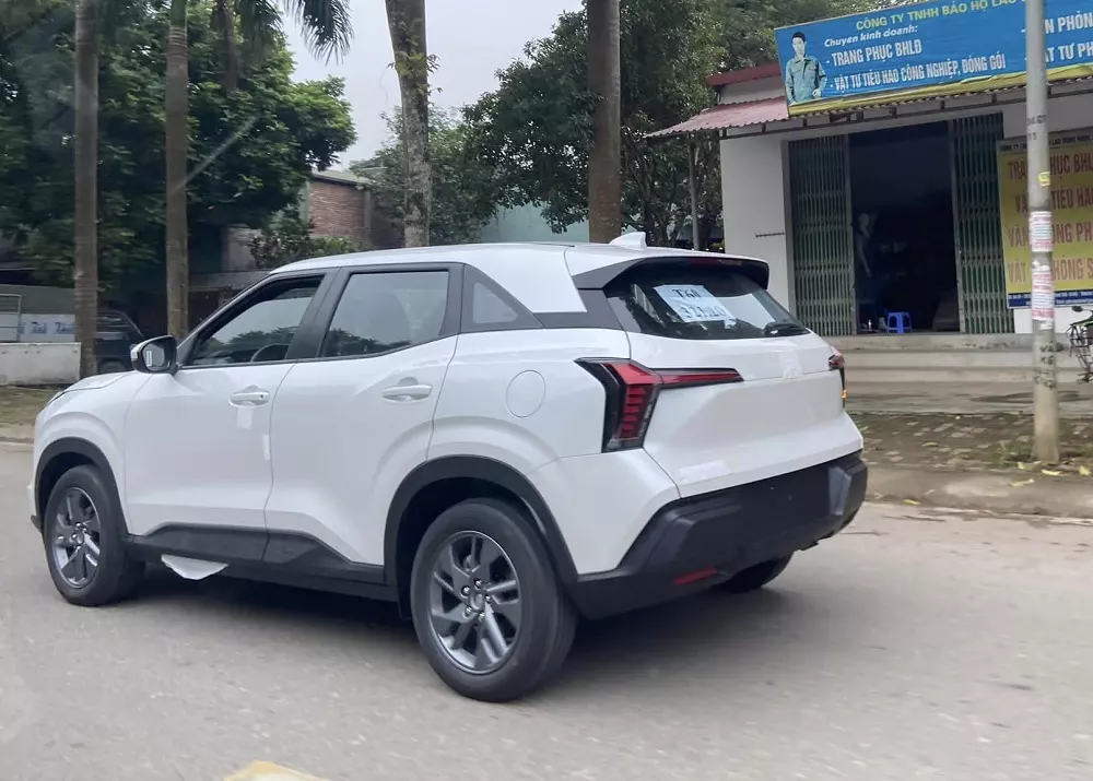 Mitsubishi Xforce bản tiêu chuẩn chỉ dùng ốp cản trước/sau sơn màu đen Mitsubishi Xforce bản tiêu chuẩn chỉ dùng ốp cản trước/sau sơn màu đen