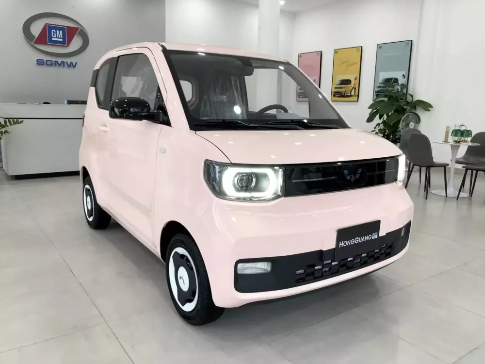 Nỗ lực kéo khách, ô tô điện Trung Quốc Wuling Hongguang Mini EV được ưu đãi 15 triệu đồng Nỗ lực kéo khách, ô tô điện Trung Quốc Wuling Hongguang Mini EV được ưu đãi 15 triệu đồng