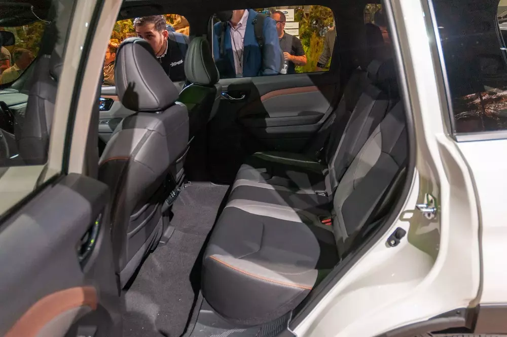 Hàng ghế sau của Subaru Forester 2024