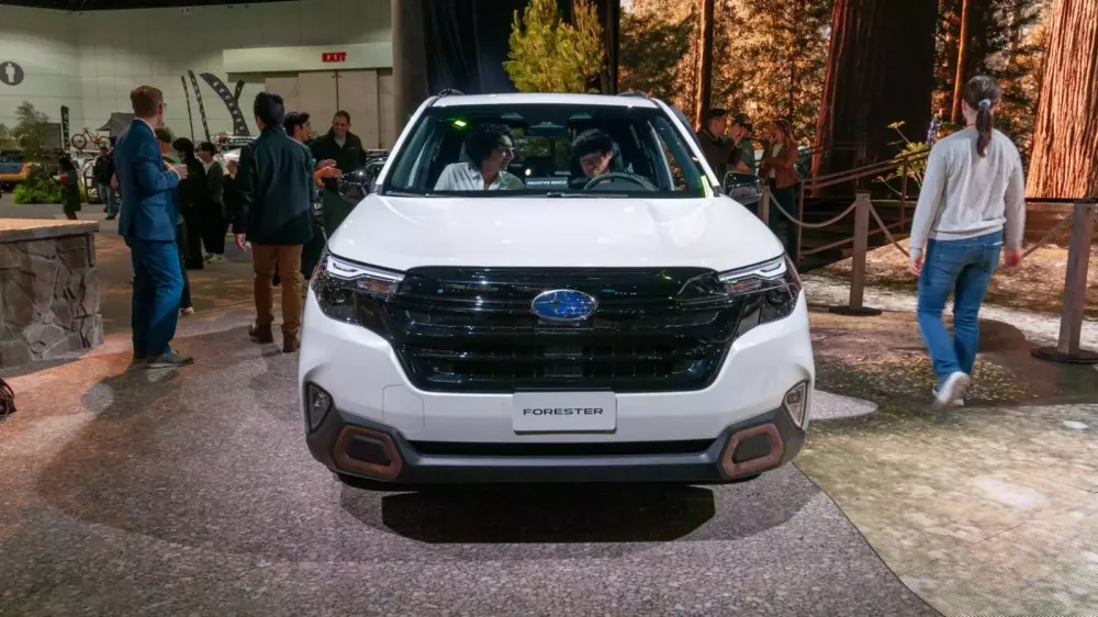 Thiết kế đầu xe của Subaru Forester 2024 như lai giữa xe Ford, Toyota và Honda