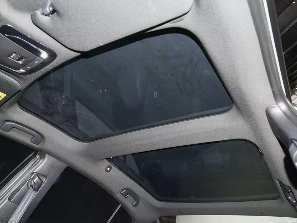 Cửa sổ trời của Toyota Camry 2024 