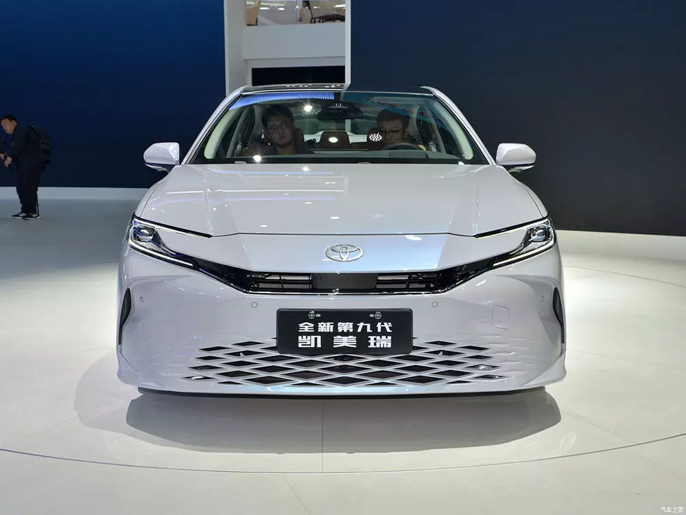 Đầu xe của Toyota Camry 2024 