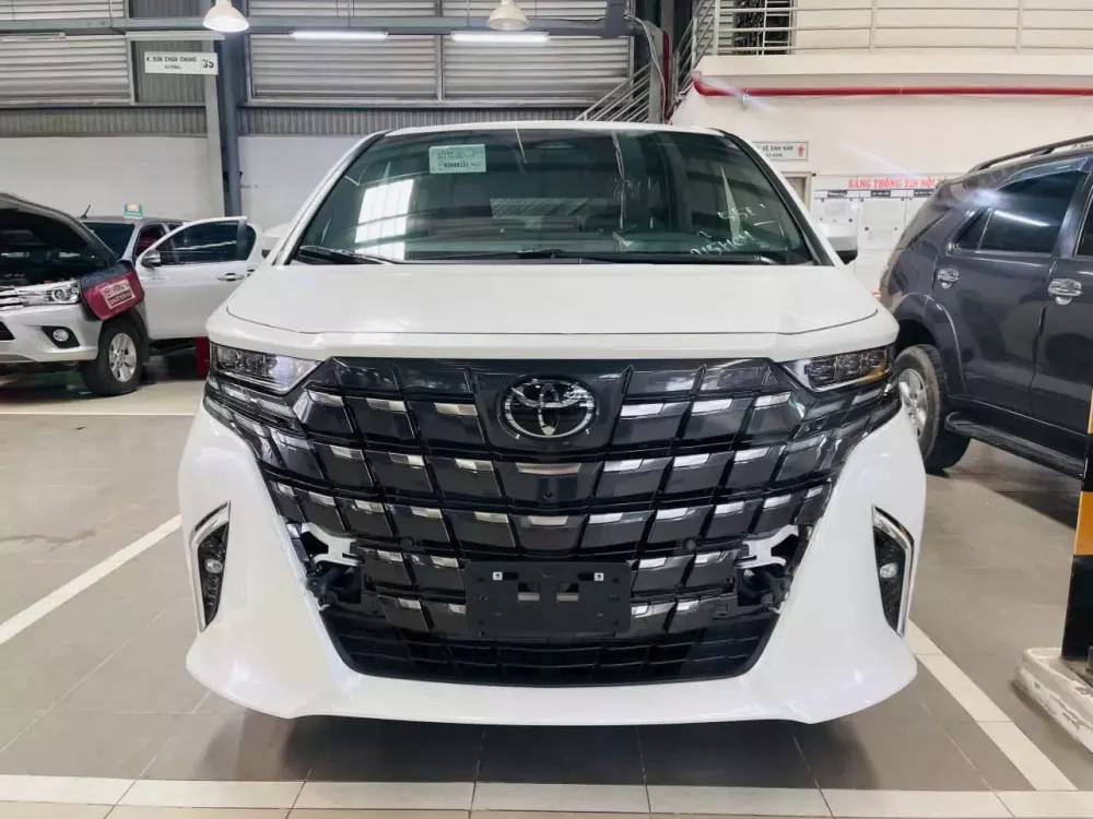 Toyota Alphard 2024 sở hữu lưới tản nhiệt mạ crôm cỡ lớn Toyota Alphard 2024 sở hữu lưới tản nhiệt mạ crôm cỡ lớn