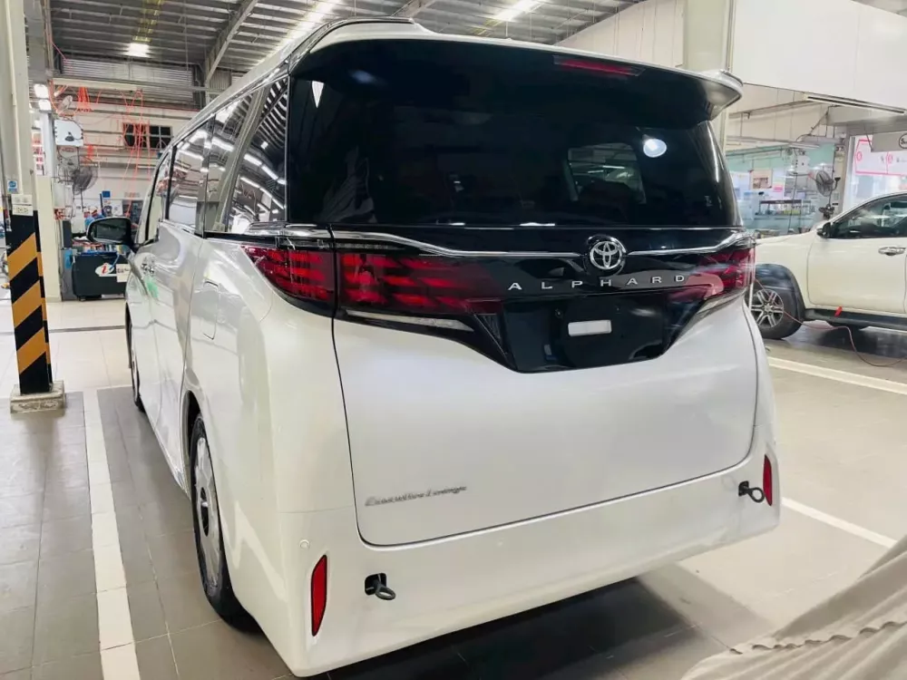 Toyota Alphard 2024 dùng đèn hậu LED toàn phần Toyota Alphard 2024 dùng đèn hậu LED toàn phần