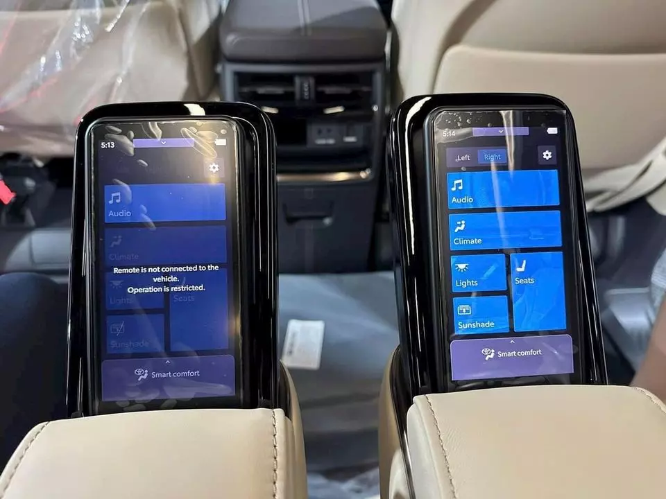 2 màn hình cảm ứng để hành khách chỉnh các tính năng của Toyota Alphard 2024 2 màn hình cảm ứng để hành khách chỉnh các tính năng của Toyota Alphard 2024