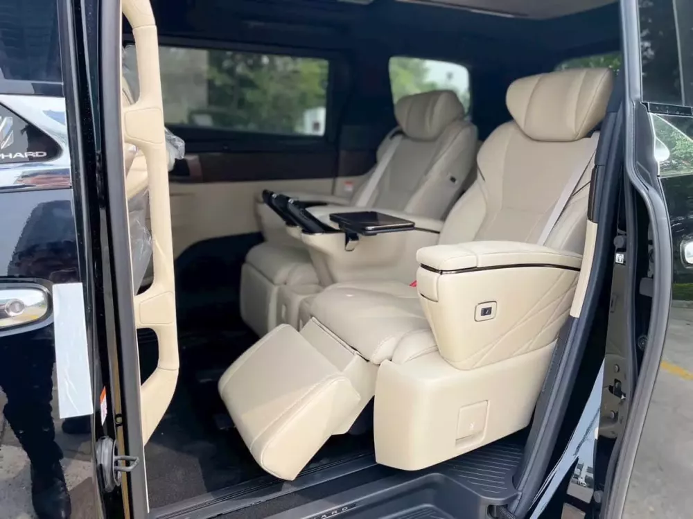 2 ghế thương gia ở giữa của Toyota Alphard 2024 2 ghế thương gia ở giữa của Toyota Alphard 2024