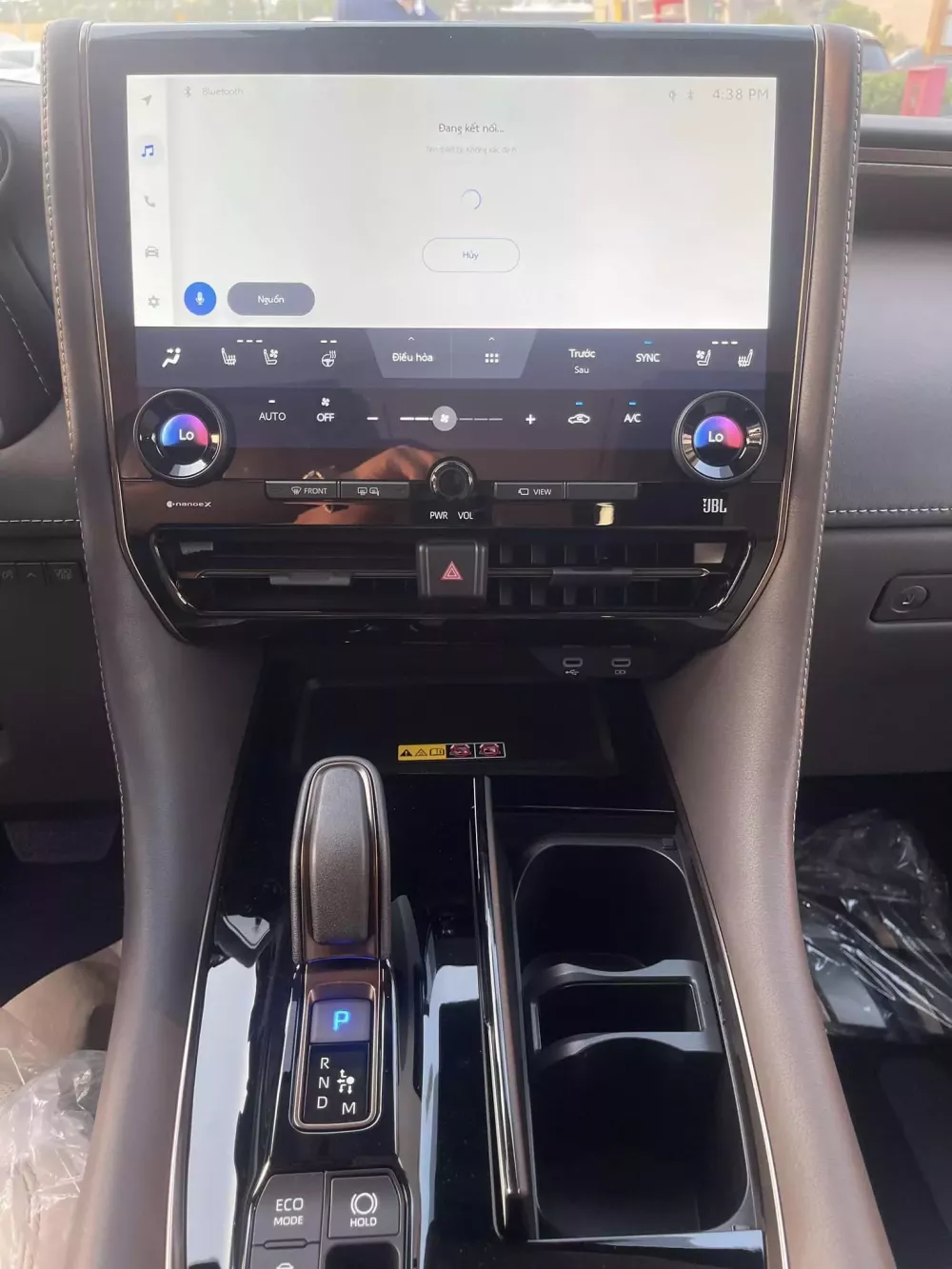 Cụm điều khiển trung tâm của Toyota Alphard 2024 Cụm điều khiển trung tâm của Toyota Alphard 2024