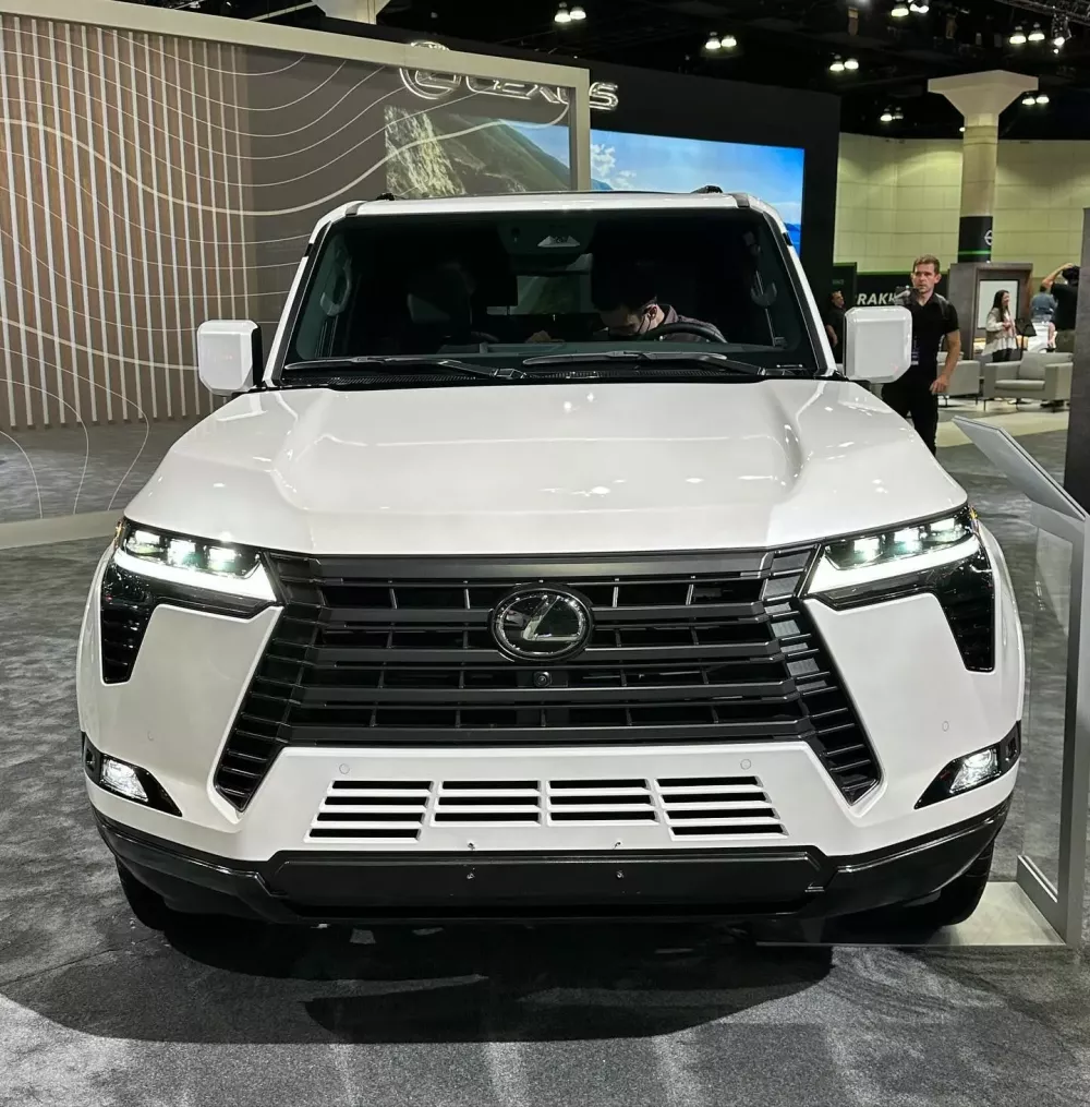 Cận cảnh khu vực đầu xe của Lexus GX 550 2024 Cận cảnh khu vực đầu xe của Lexus GX 550 2024