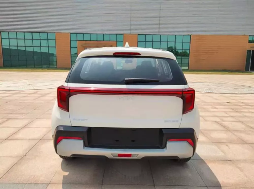 Kia Sonet 2024 sở hữu cụm đèn hậu vắt ngang đuôi xe, tương tự Seltos mới Kia Sonet 2024 sở hữu cụm đèn hậu vắt ngang đuôi xe, tương tự Seltos mới