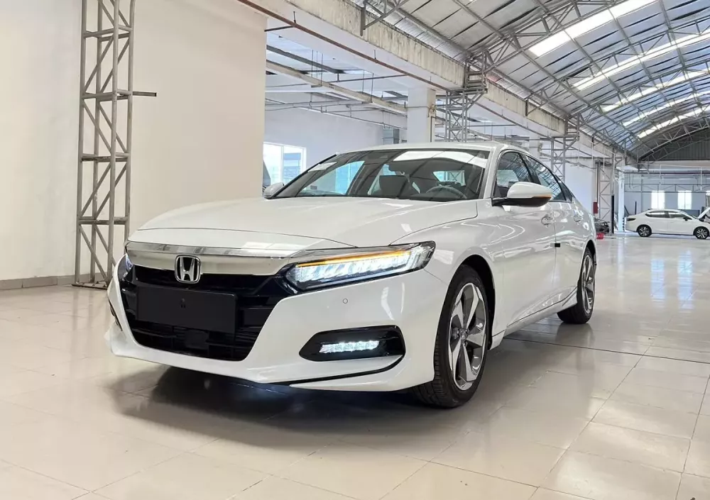 Honda Accord được hãng ưu đãi 50% lệ phí trước bạ, đại lý tặng tiền mặt đến 120 triệu đồng Honda Accord được hãng ưu đãi 50% lệ phí trước bạ, đại lý tặng tiền mặt đến 120 triệu đồng
