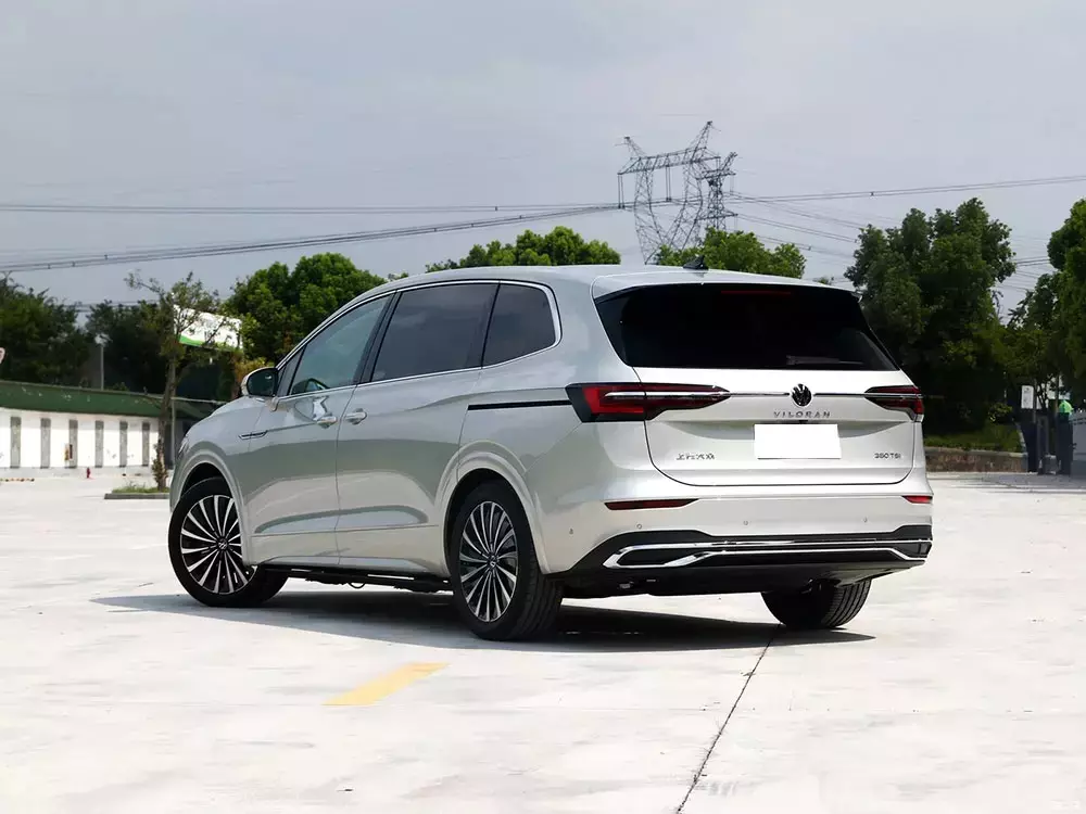 Volkswagen Viloran with many chrome details on the exterior