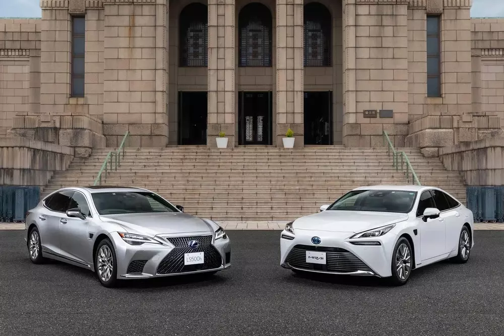 Lexus và Toyota tiếp tục là 2 thương hiệu sản xuất xe đáng tin cậy nhất