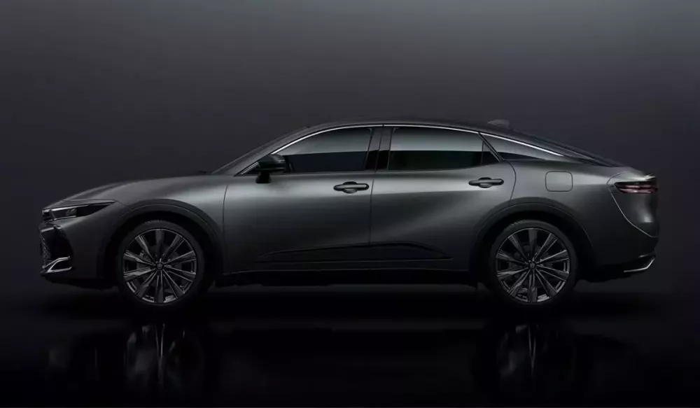 Vén màn phiên bản giới hạn của xe tiền tỷ Toyota Crown Crossover