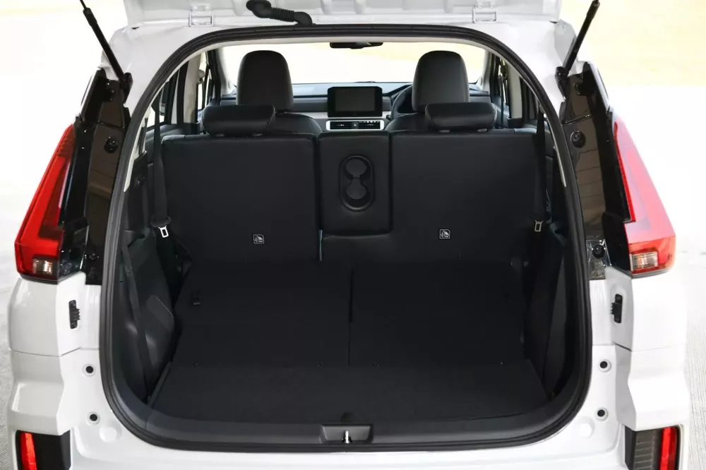 Khoang hành lý của Mitsubishi Xpander HEV 2024