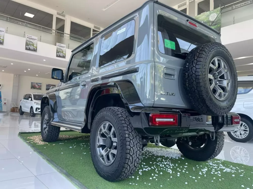 Suzuki Jimny độ Mercedes-AMG G63 có giá lên đến 1 tỷ đồng