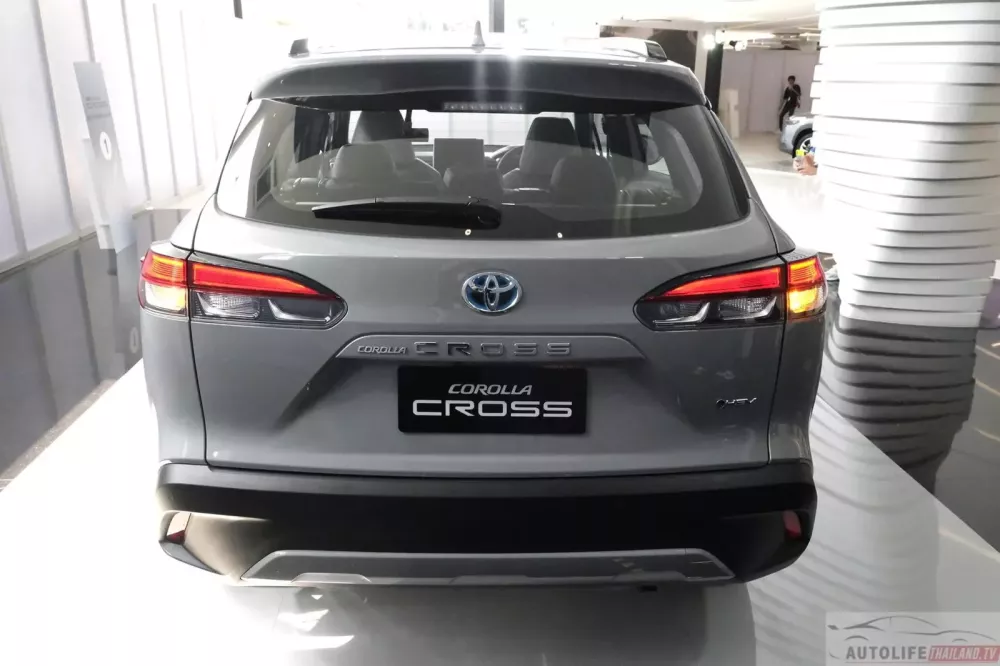 Toyota Corolla Cross 2024 nhìn từ phía sau