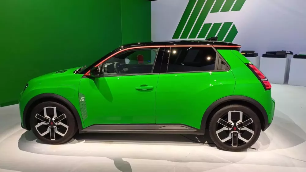 Renault 5 E-Tech có kích thước nhỏ Renault 5 E-Tech có kích thước nhỏ